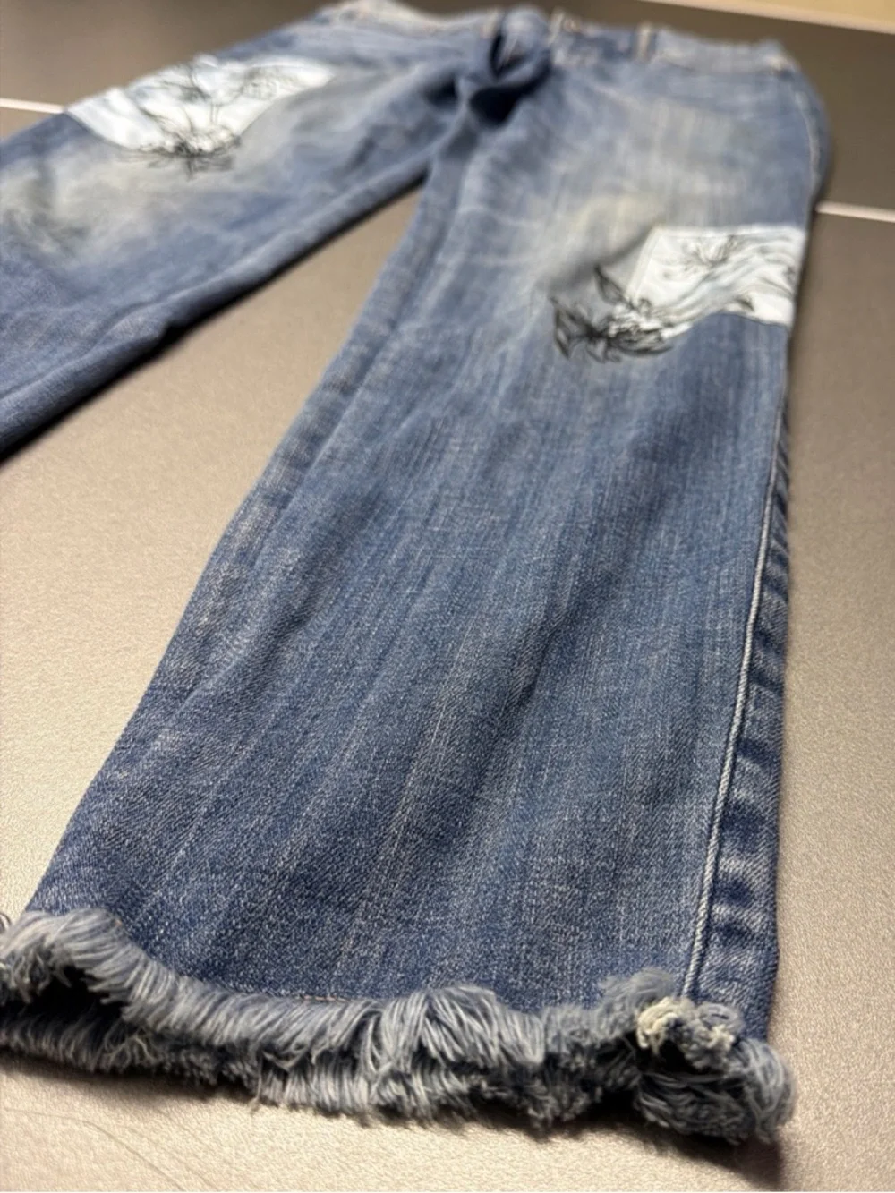 WHITE HOUSE BLACK MARKET FloralPatches Girlfriend Skinny Jeans Sz 2 28x28 RawHem